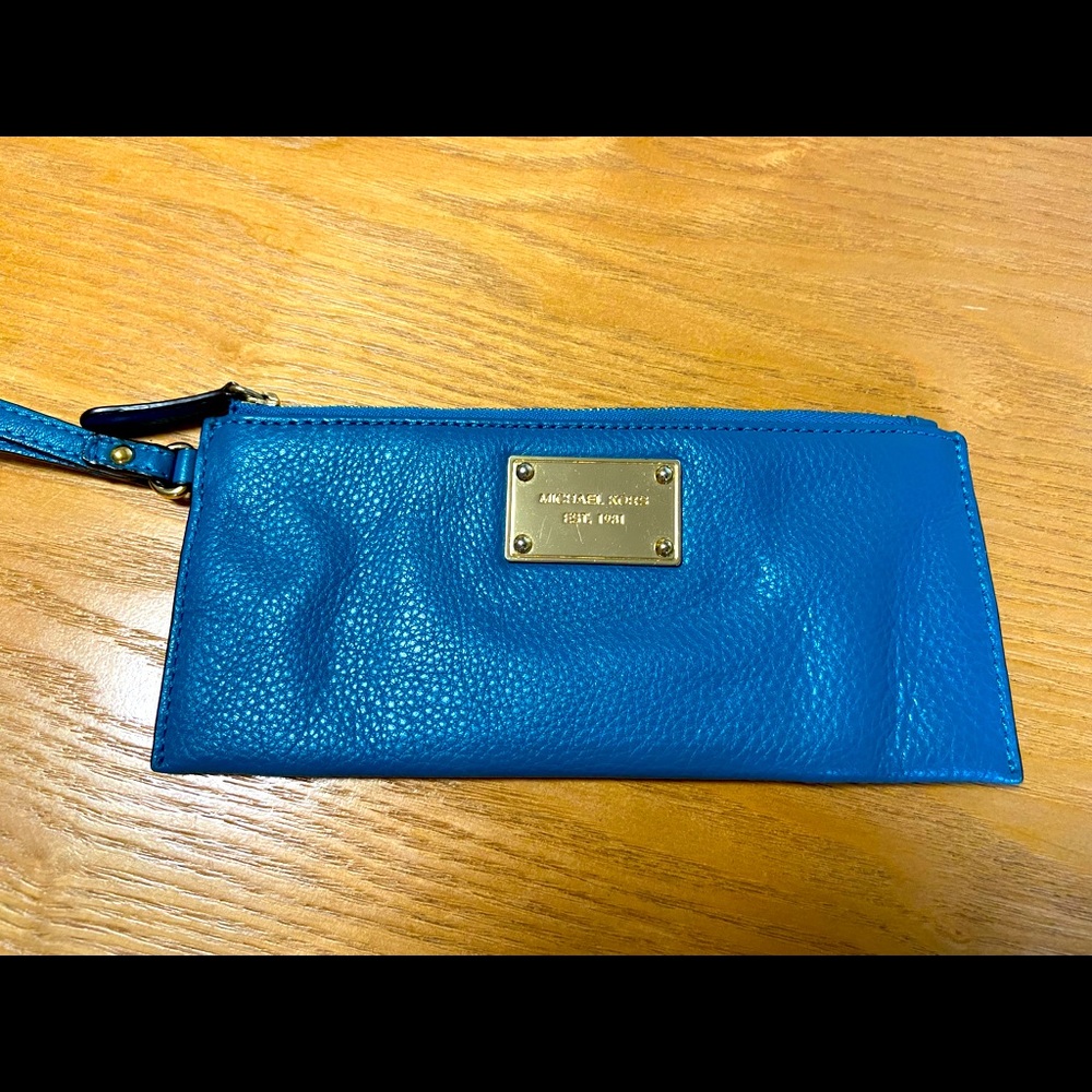 Authentic Michael Kors leather Wristlet Zipper Wallet w/ Strap - blue